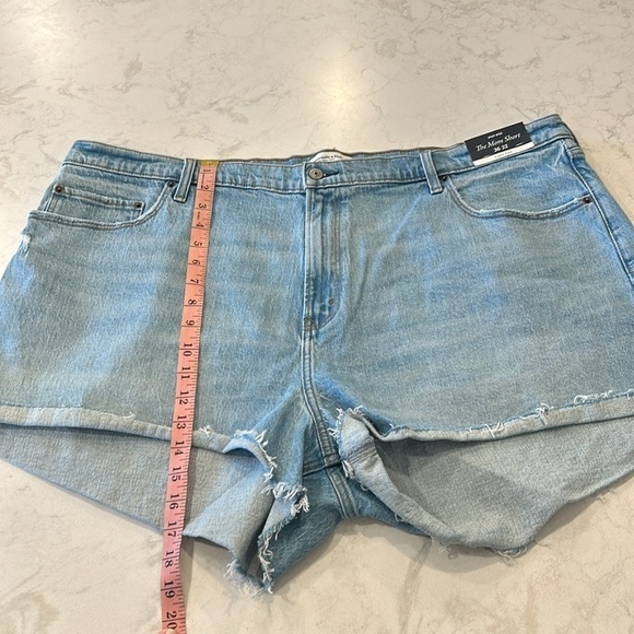 Abercrombie & Fitch NWT women's The 4" Mom Short Curve Love Size 36/22 High Rise - Picture 8 of 14